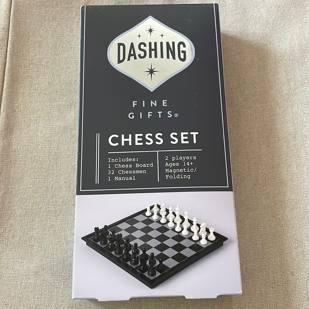 Dashing Chess set new Sealed